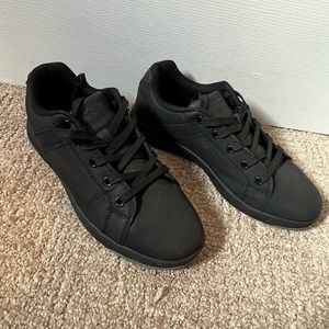 NWOT Perry Ellis Youth Shoes